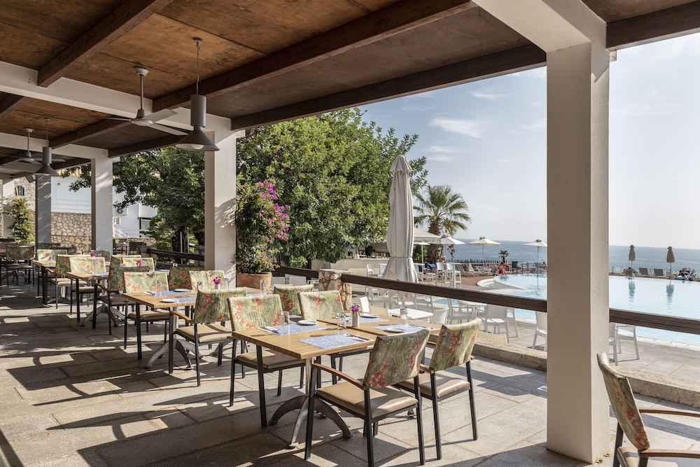 Apostolata Island Resort and Spa 53/71