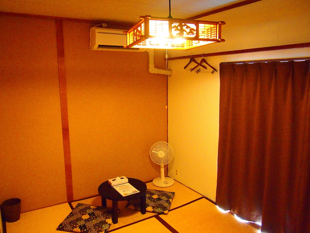 J-Hoppers Hiroshima Guesthouse 16/50