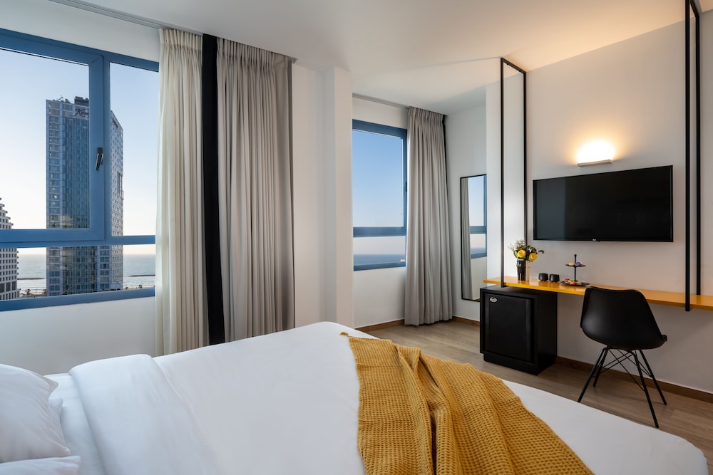 SUPERIOR, SEA VIEW
