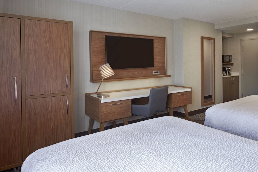 Four Points By Sheraton Hamilton Stoney Creek 7/33
