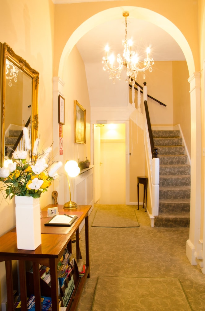 Hedley Villa Guest House 2/42