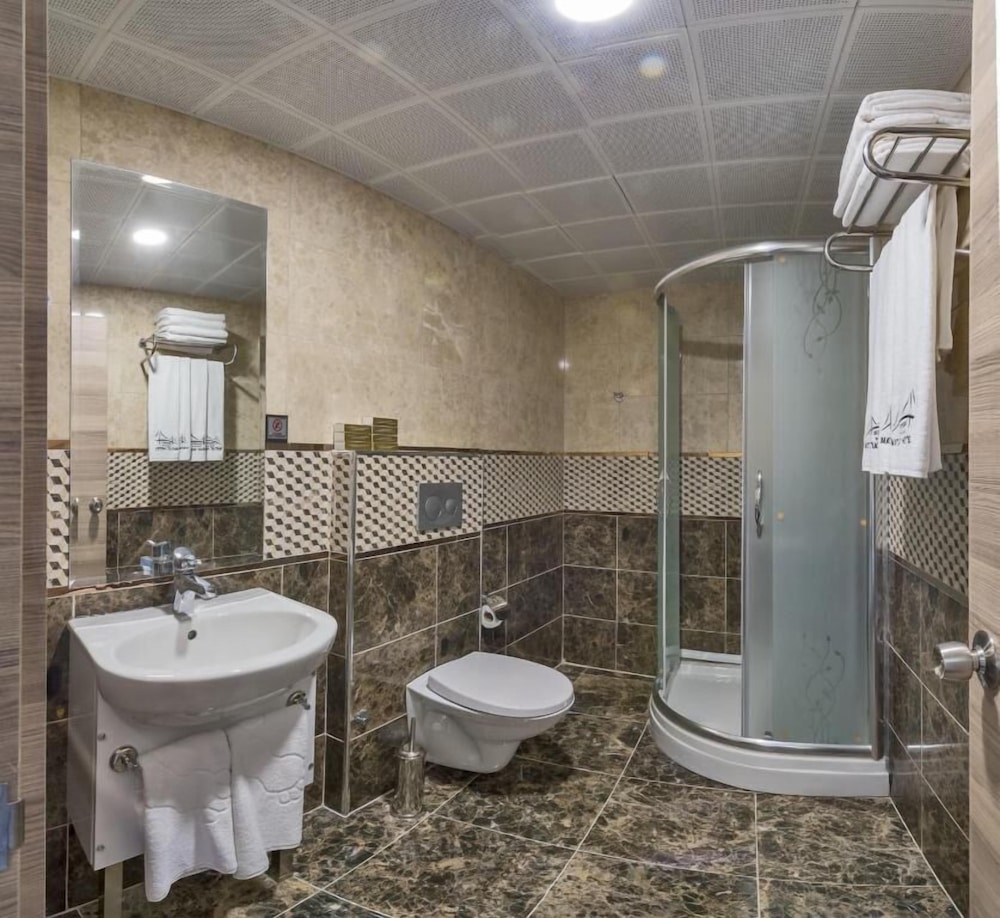 Room, Double Bed, City View, Matiat Hotel Istanbul 8/8