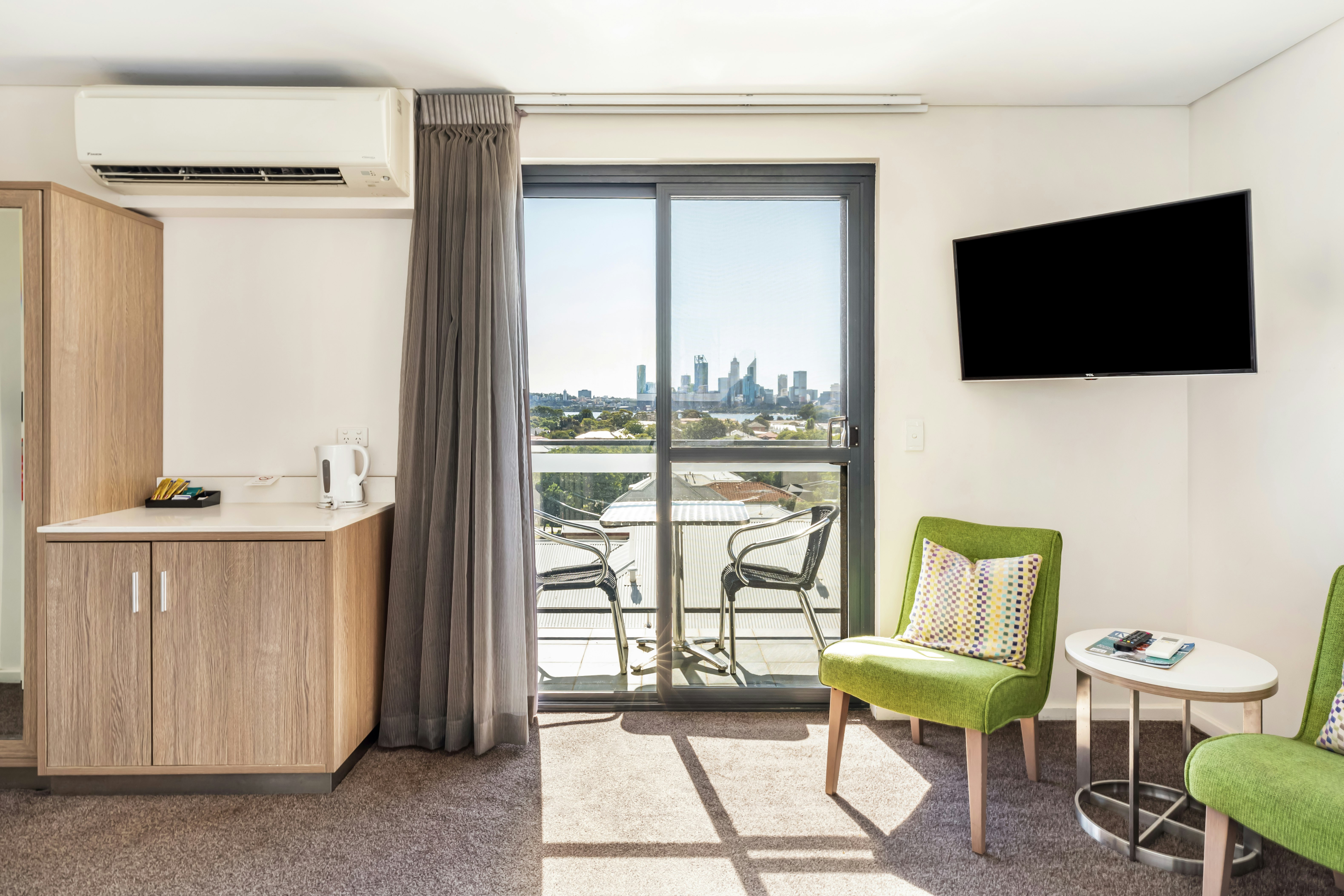 Metro Hotel Perth 42/48