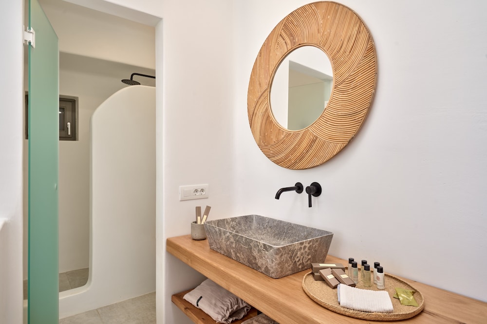 Ionic Suites 49/50