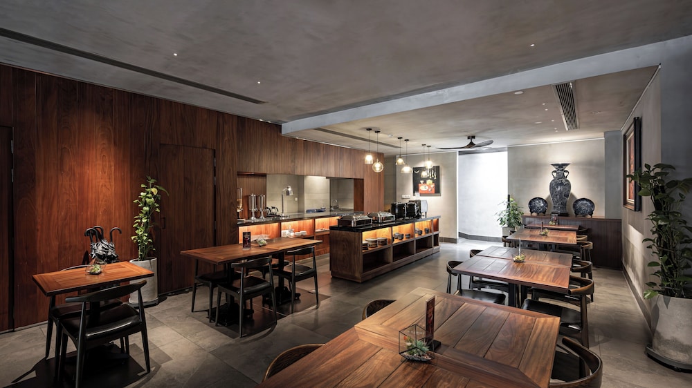 Triple E Hotel Metro Ben Thanh 43/50