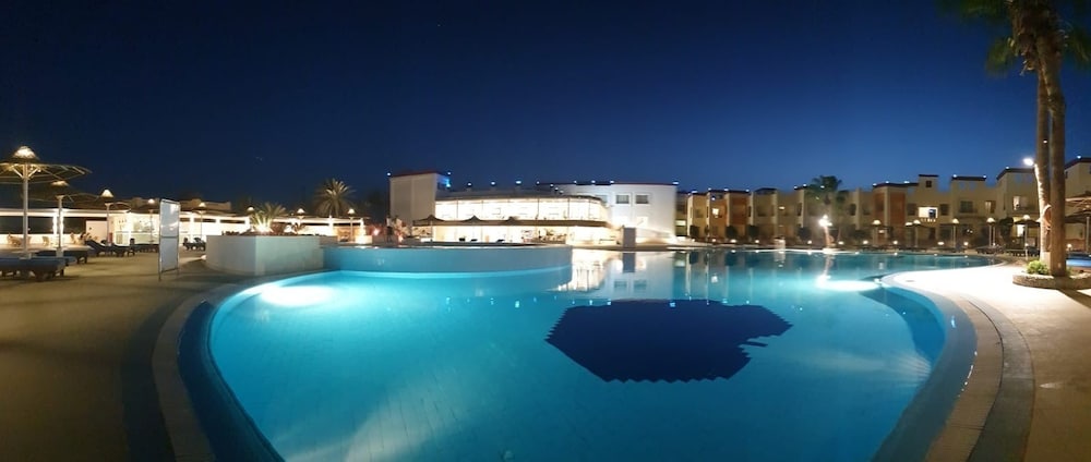 BLUE REEF RED SEA RESORT 12/14
