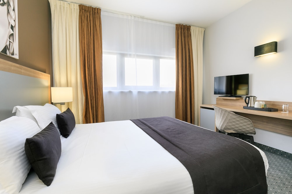 7 HOTEL AND FITNESS 15/72