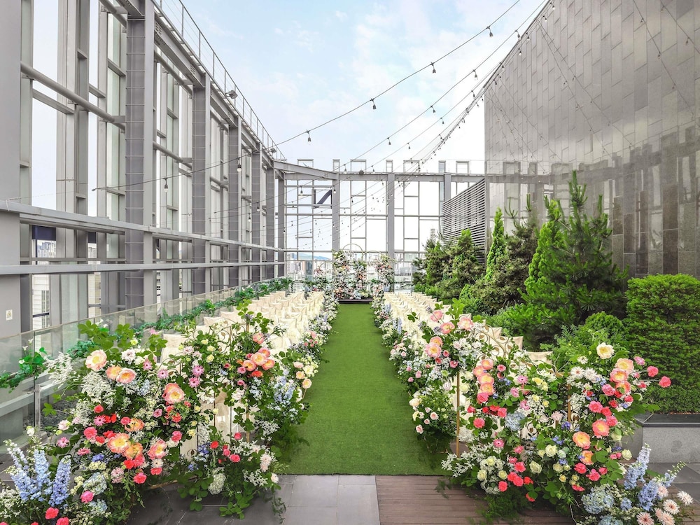 Novotel Ambassador Seoul Dongdaemun Hotels and Residences 73/75