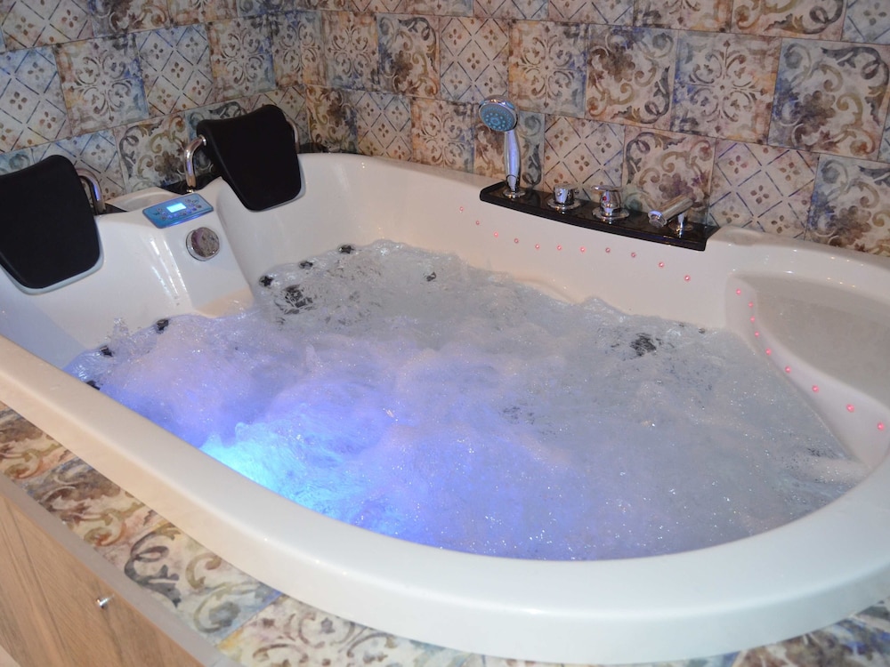 Suites con Jacuzzi Santillana 44/45