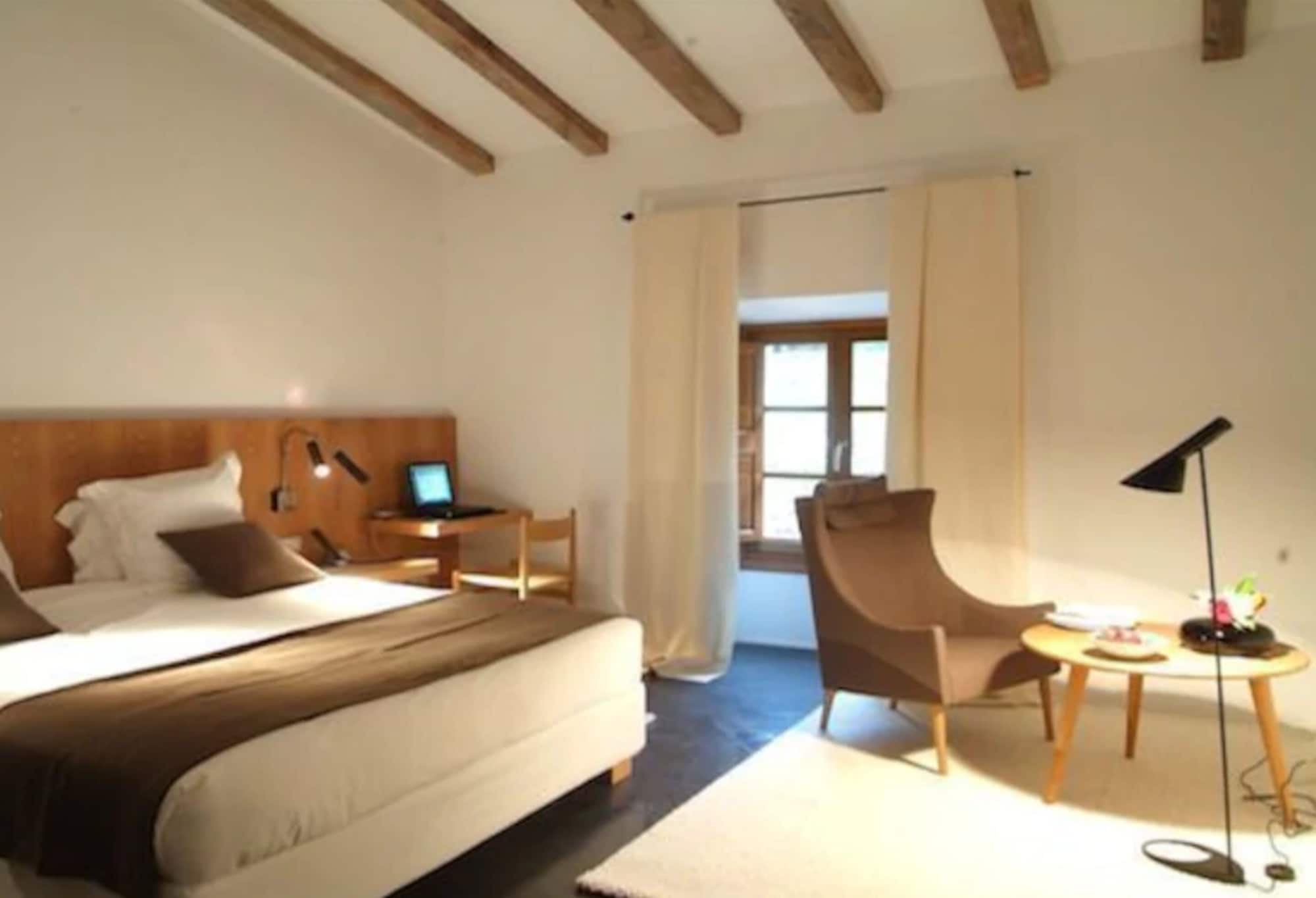 SUPERIOR, DOUBLE BED, BATHTUB
