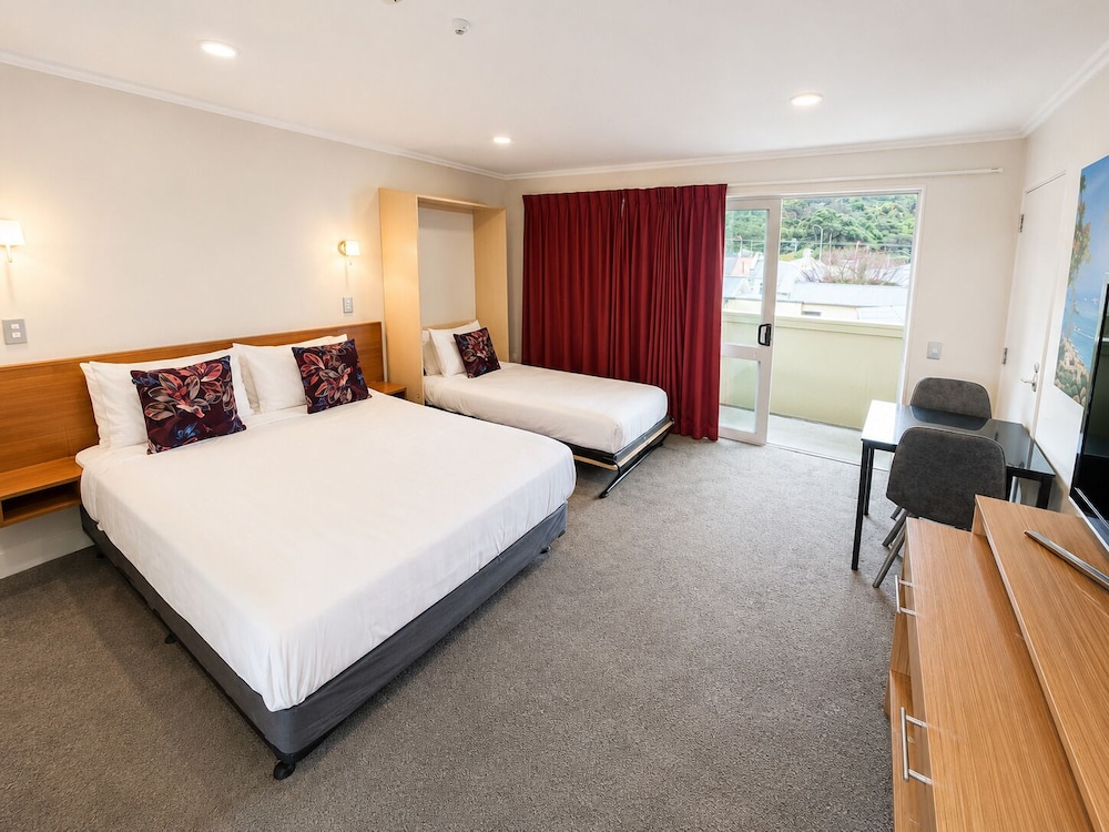 Dupont Executive Motels 15/66