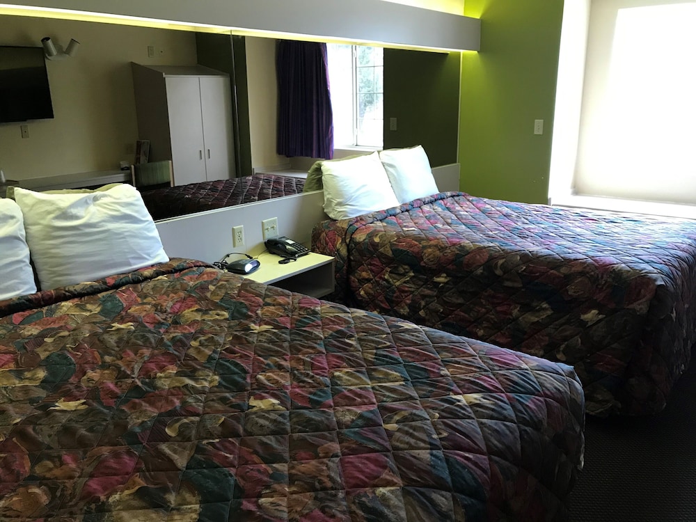 Regency Inn & Suites DFW 17/36