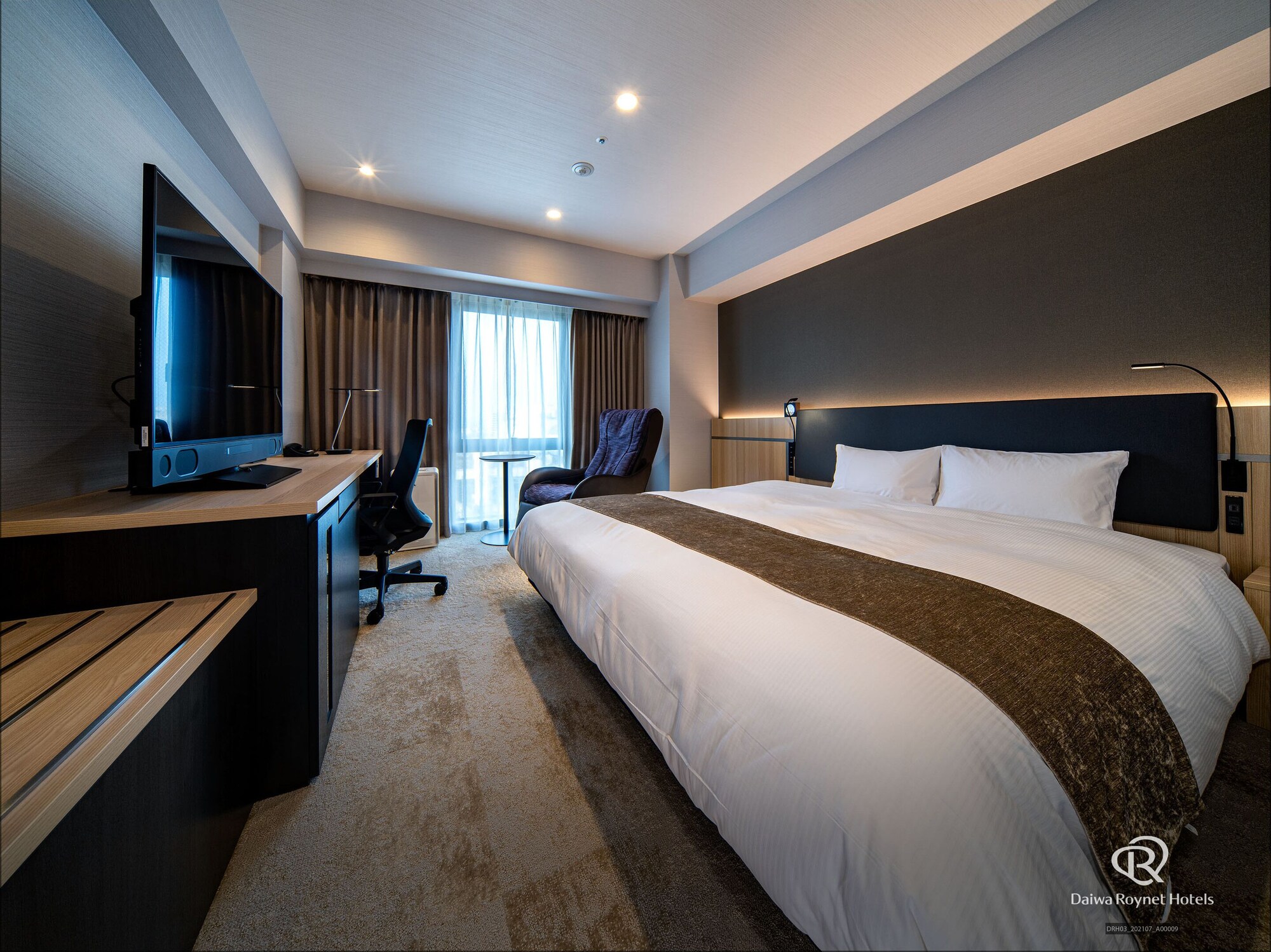 DELUXE, DOUBLE BED, SMOKING