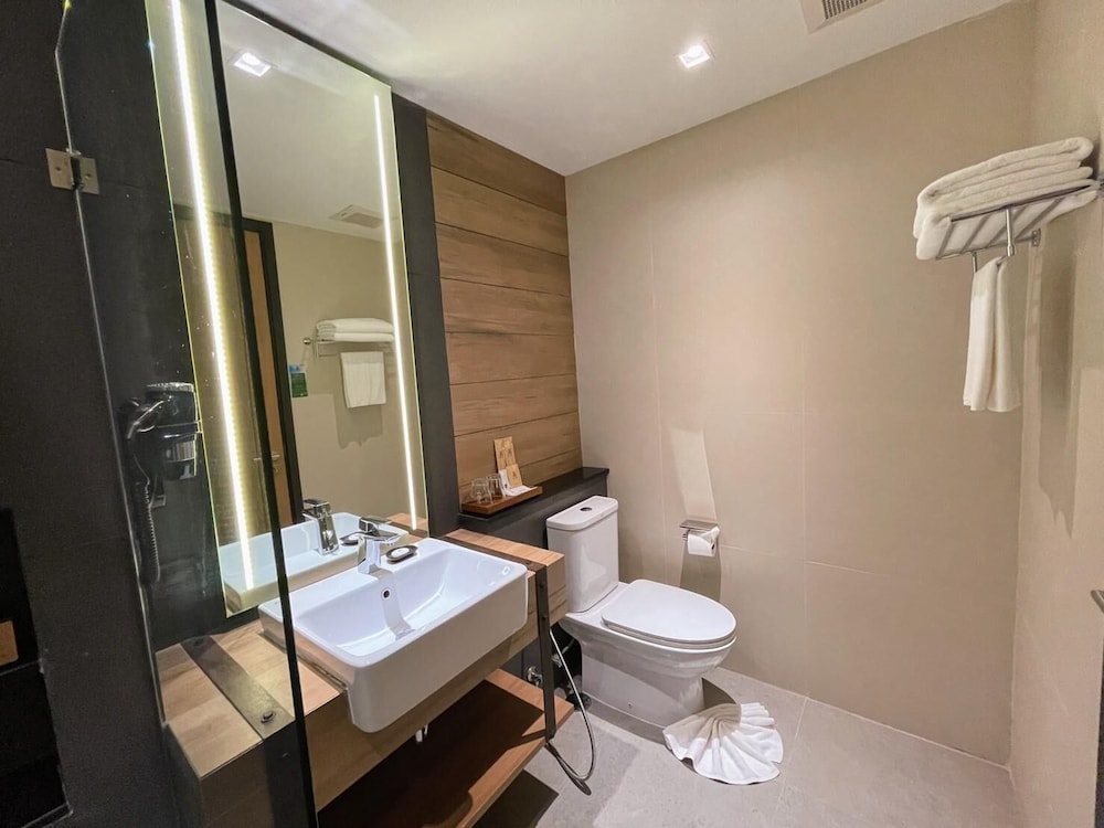 The Teak Hotel Mae Sot 49/50