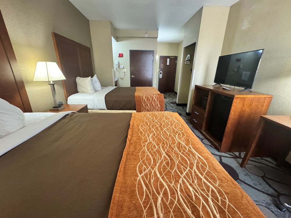 AmericInn by Wyndham Memphis East 11/33