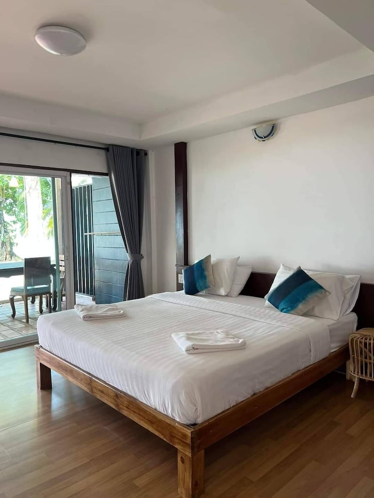 STANDARD, BEACH FRONT, GROUND FLOOR