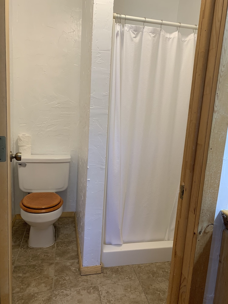 Chinook Winds Motel 33/76