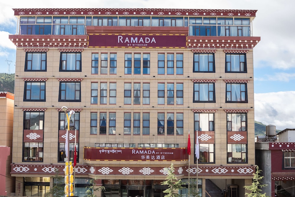 Ramada by Wyndham Diqing 1/27