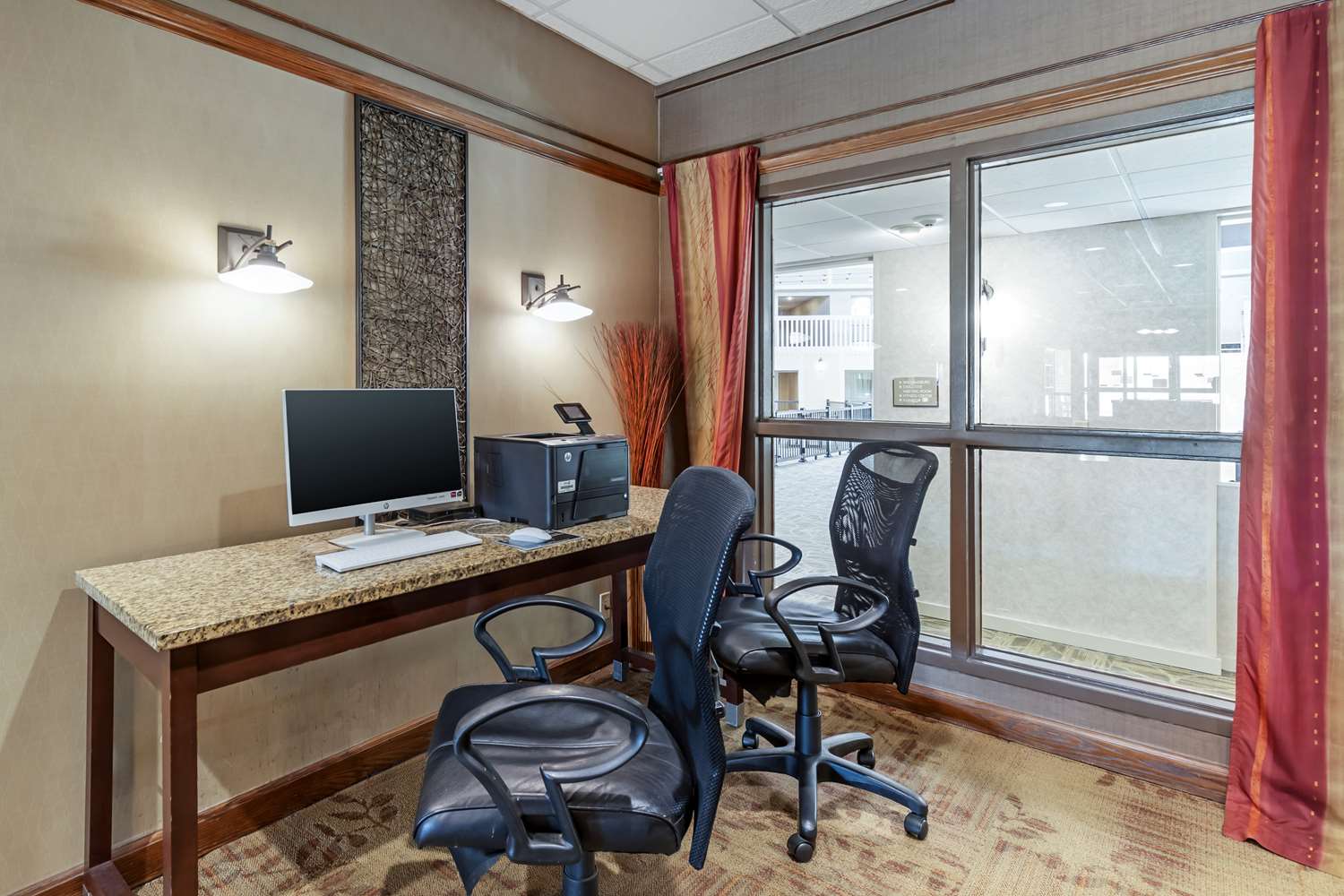 Best Western Plus Steeplegate Inn 47/51