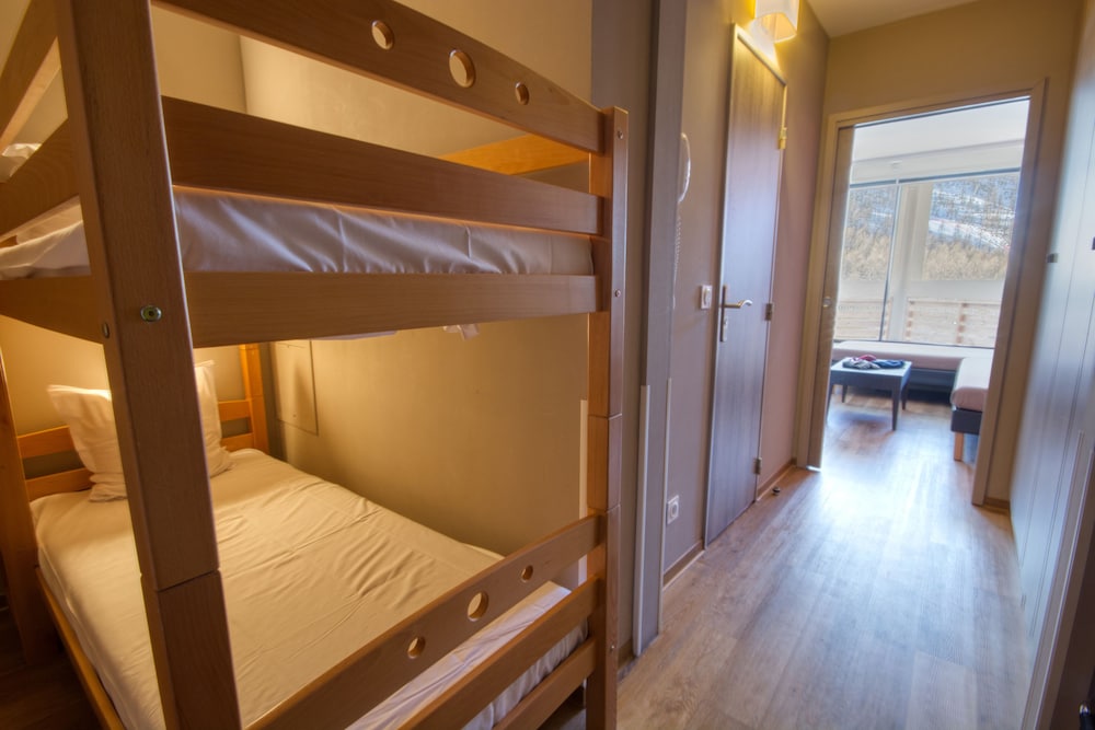 SOWELL RESIDENCES New Chastillon 44/76