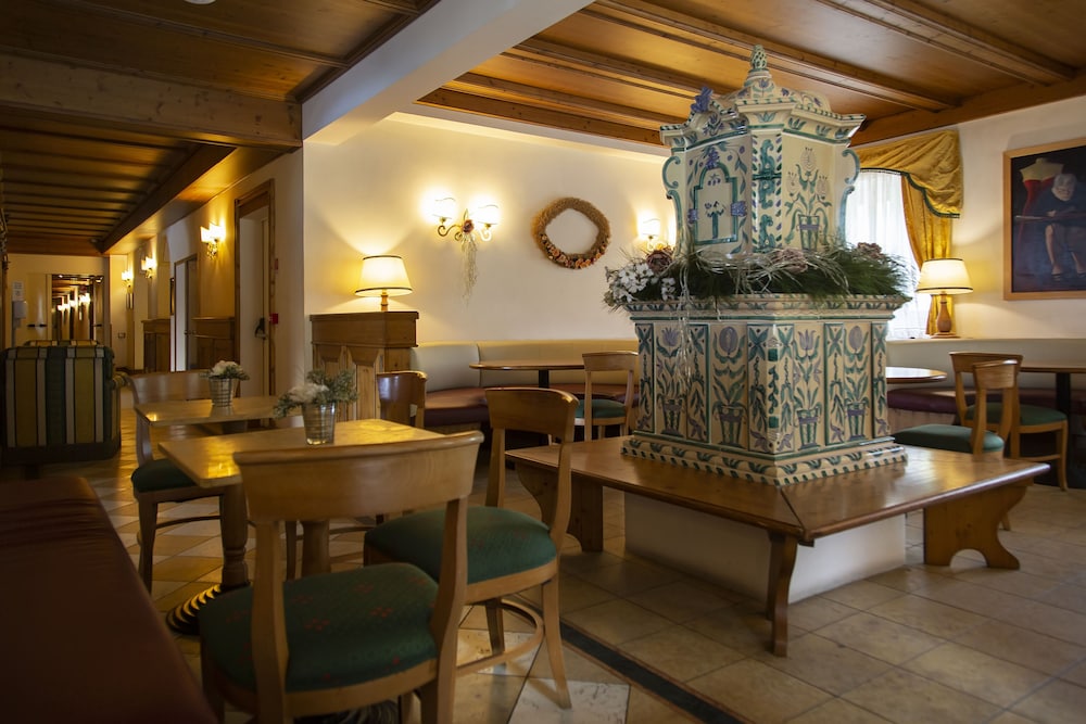 GRAND HOTEL MISURINA 75/87