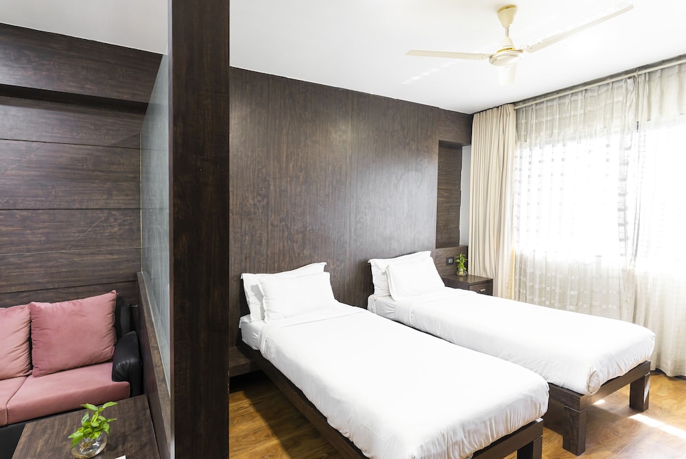 HOTEL INFINITI 25/55