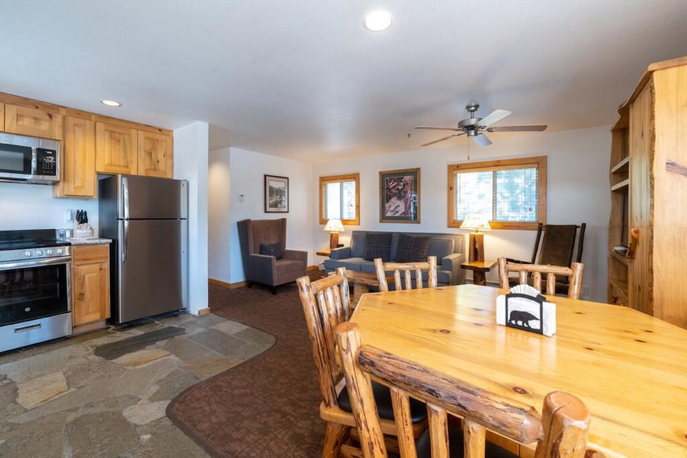 Red Wolf Lakeside Lodge 32/60