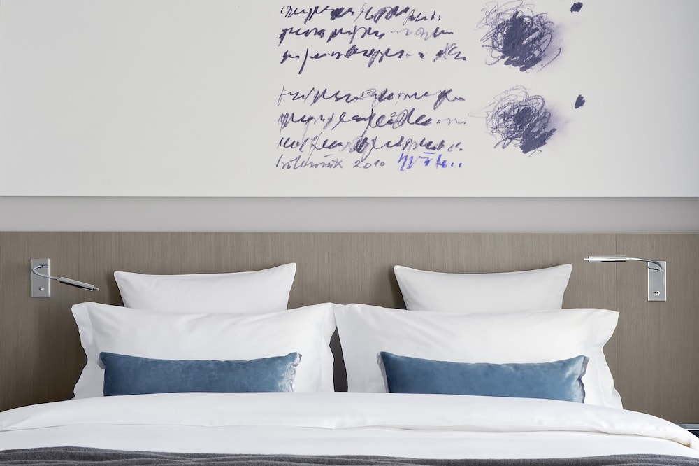Cubo Hotel 7/31