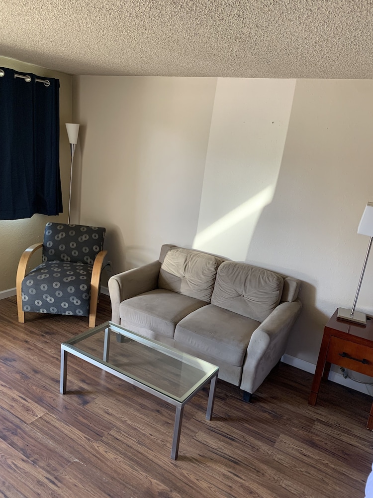 Smokey Point Motor Inn 57/69