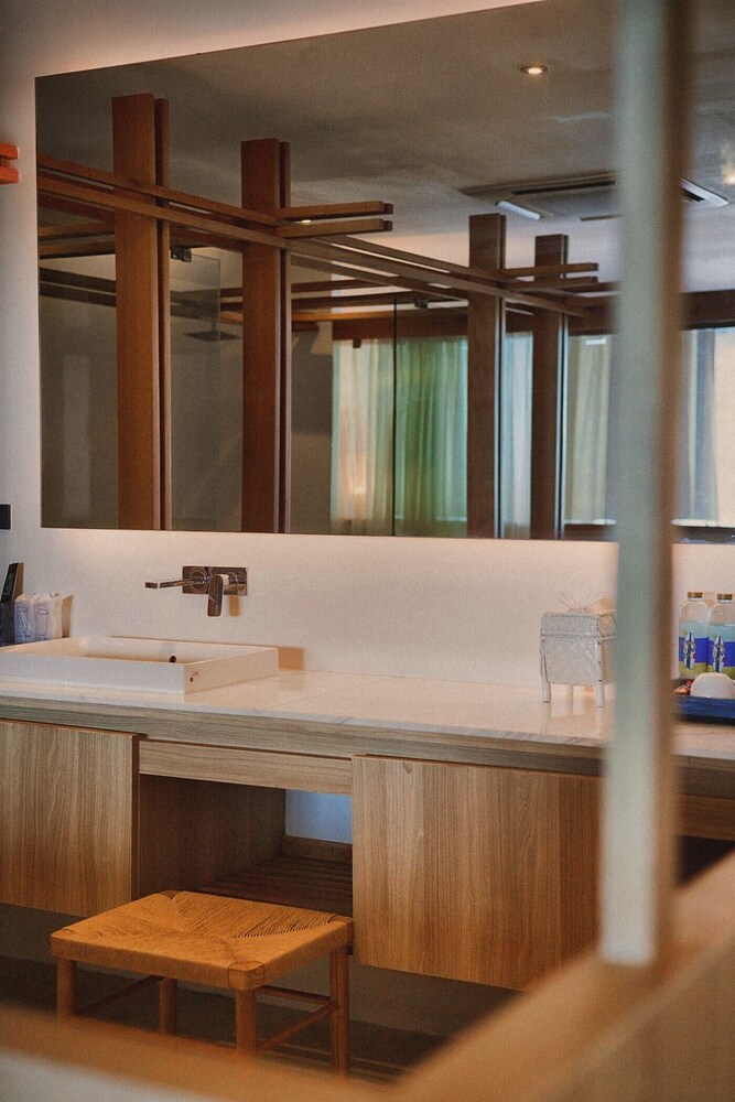 Sichon Cabana Beach Resort 12/80