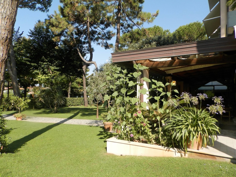 HOTEL MEDITERRANEO 26/28