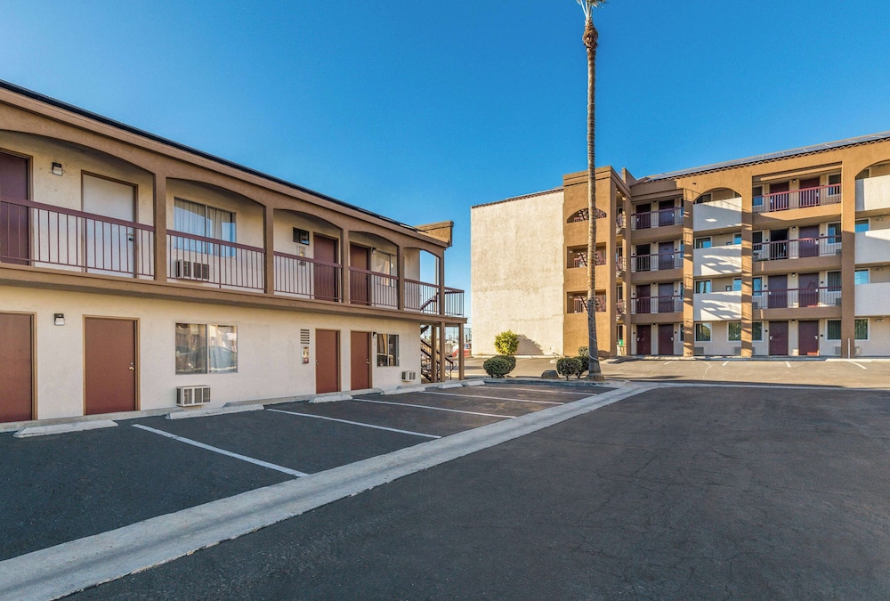 Days Inn by Wyndham Chula Vista/San Diego 49/57