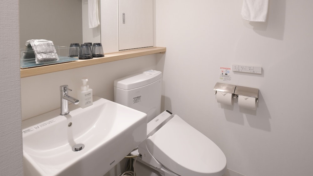 Vessel Inn Sakae Ekimae 66/66