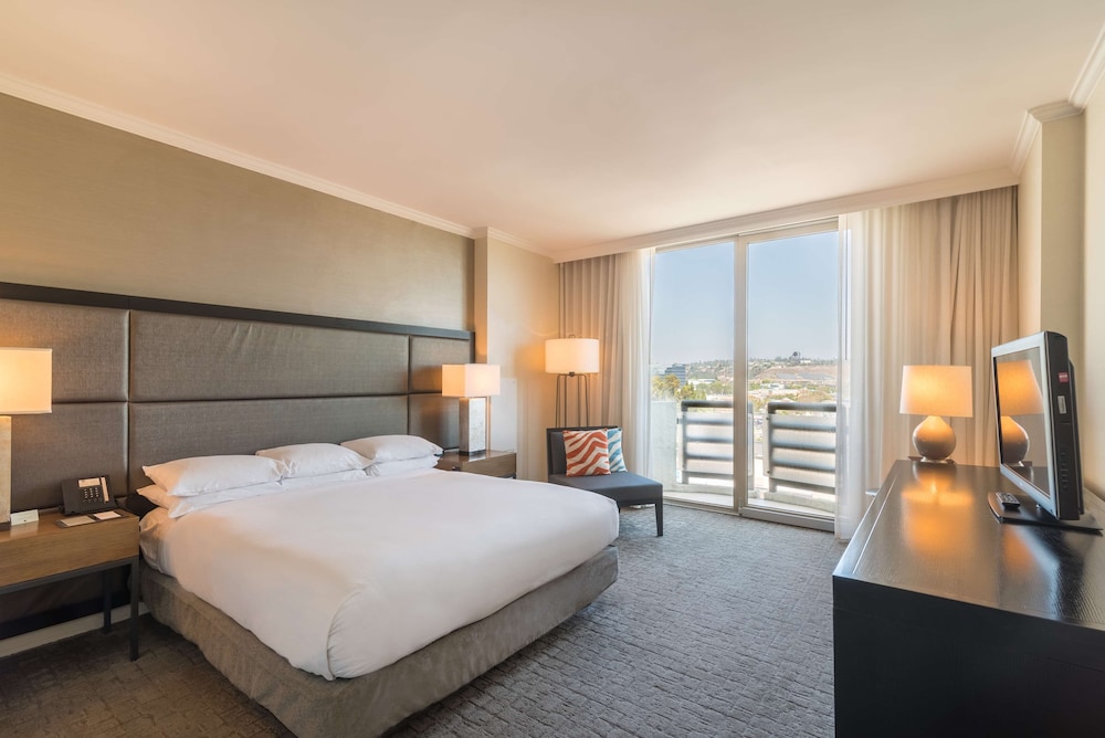 ROOM, KING BED, HIGH FLOOR