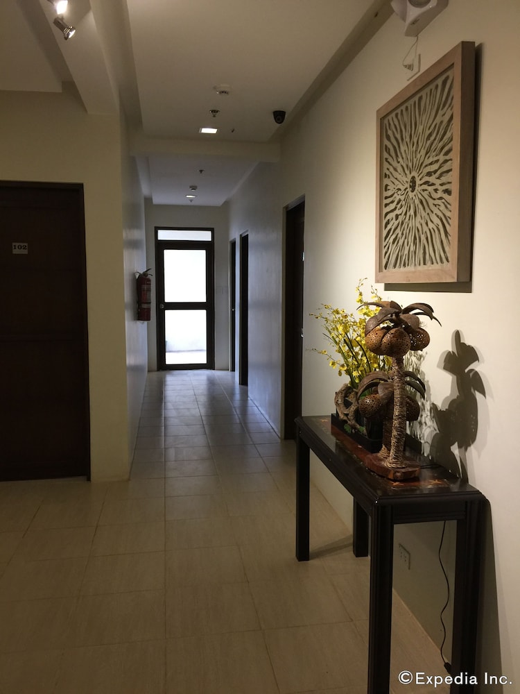 Coron Visitors Hotel 53/69