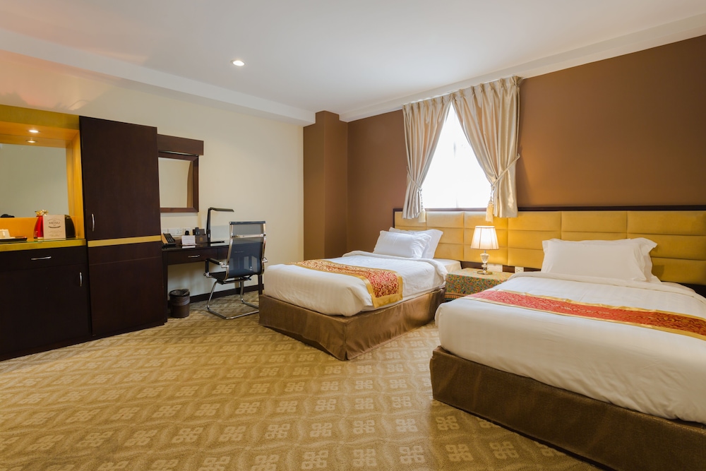 HALLMARK CROWN HOTEL 20/59