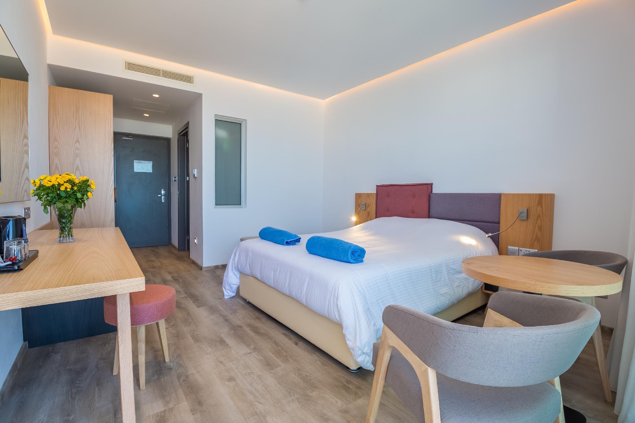Room, Double Bed, Lateral Side Sea View, Sofa