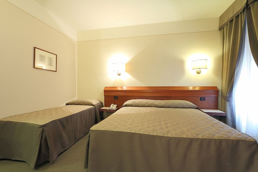Arcadia Hotel 27/48