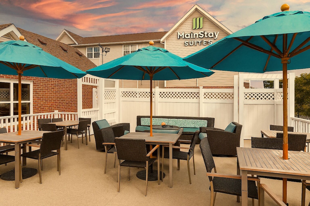 MainStay Suites Appleton Airport - Fox River Mall Area 32/46