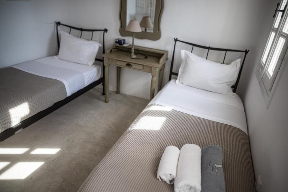 WHITE ROCK SUITES & VILLAS 13/50