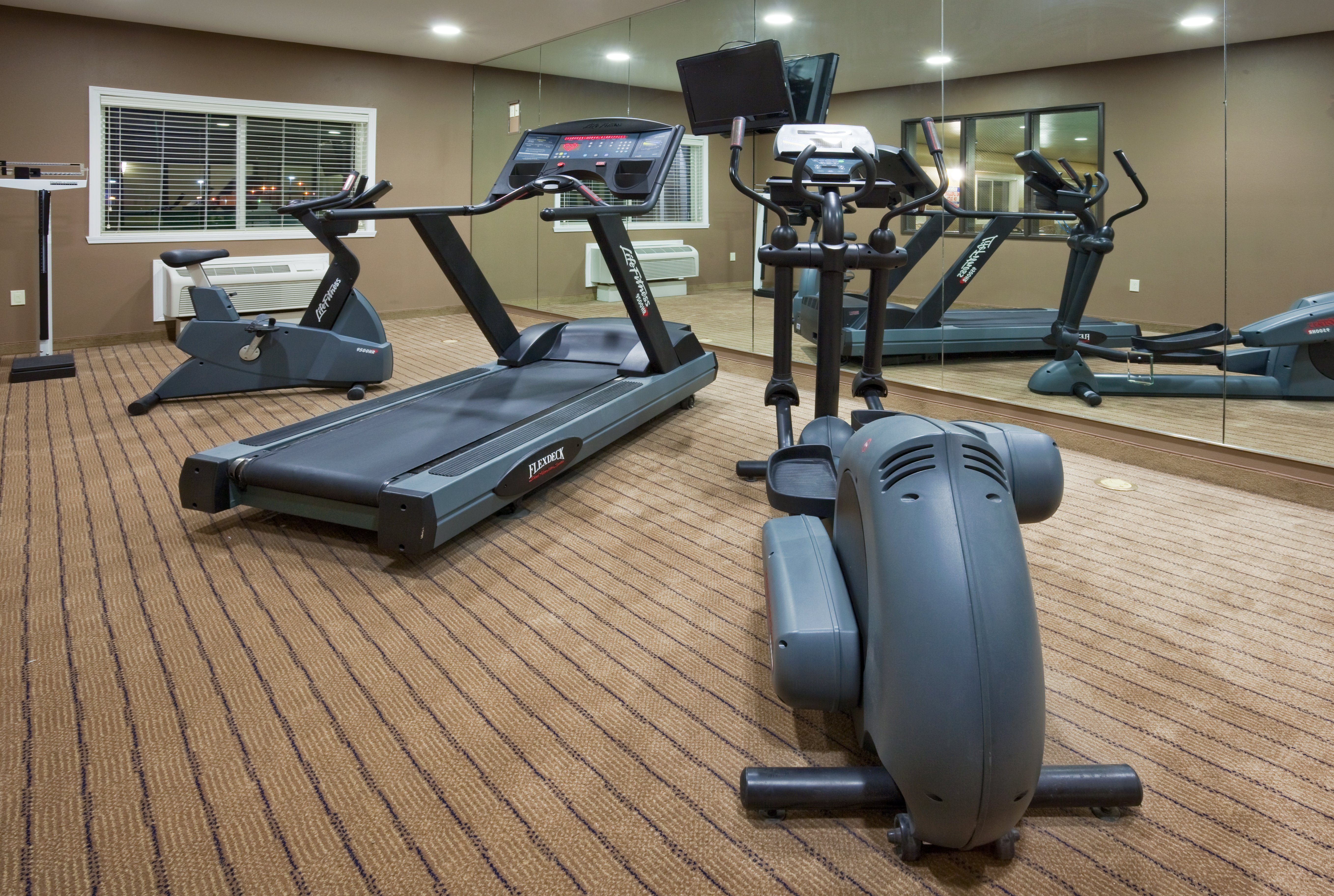 Holiday Inn Express Devils Lake 10/21