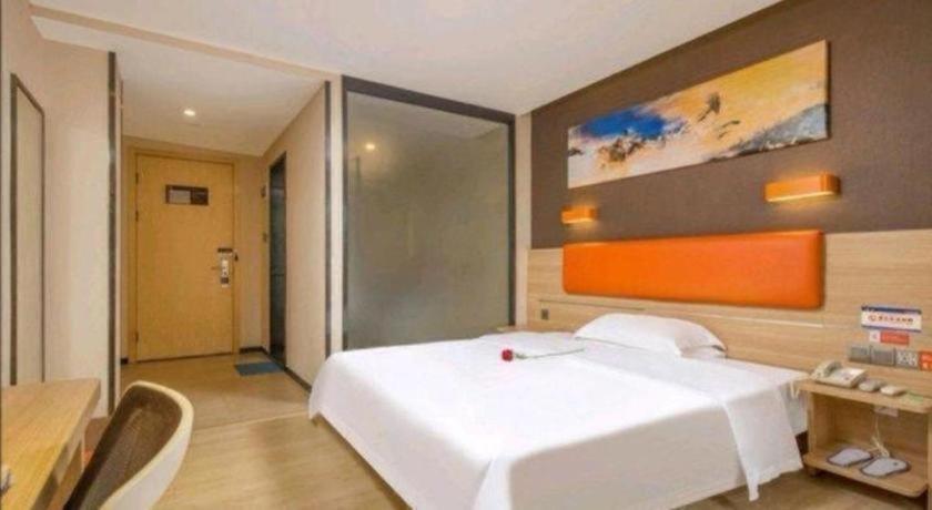 7 Days Premium (Shenzhen Dalang Commercial Center) 36/44
