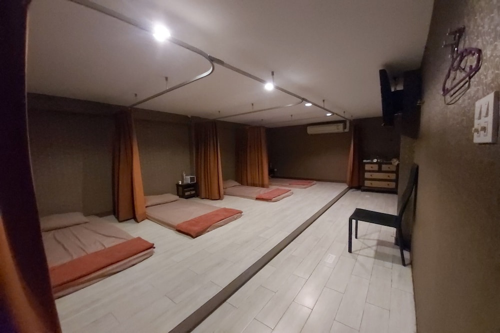 OYO 75382 Chonburi Hotel 27/42