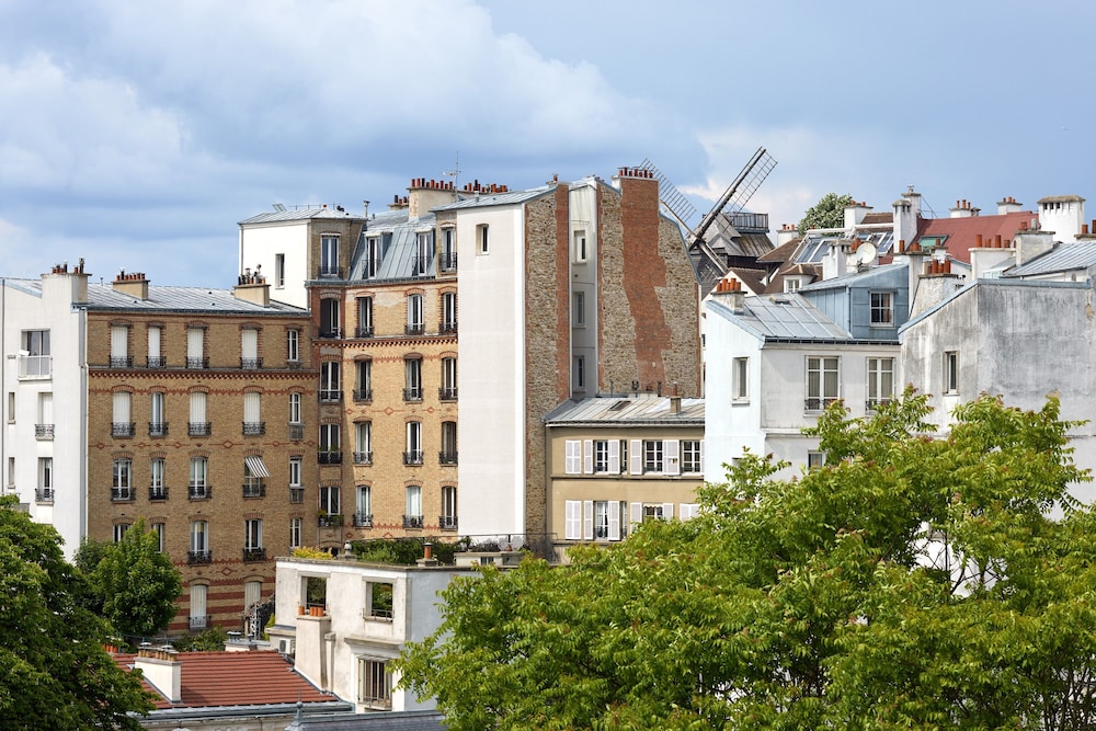 TIMHOTEL MONTMARTRE in PARIS