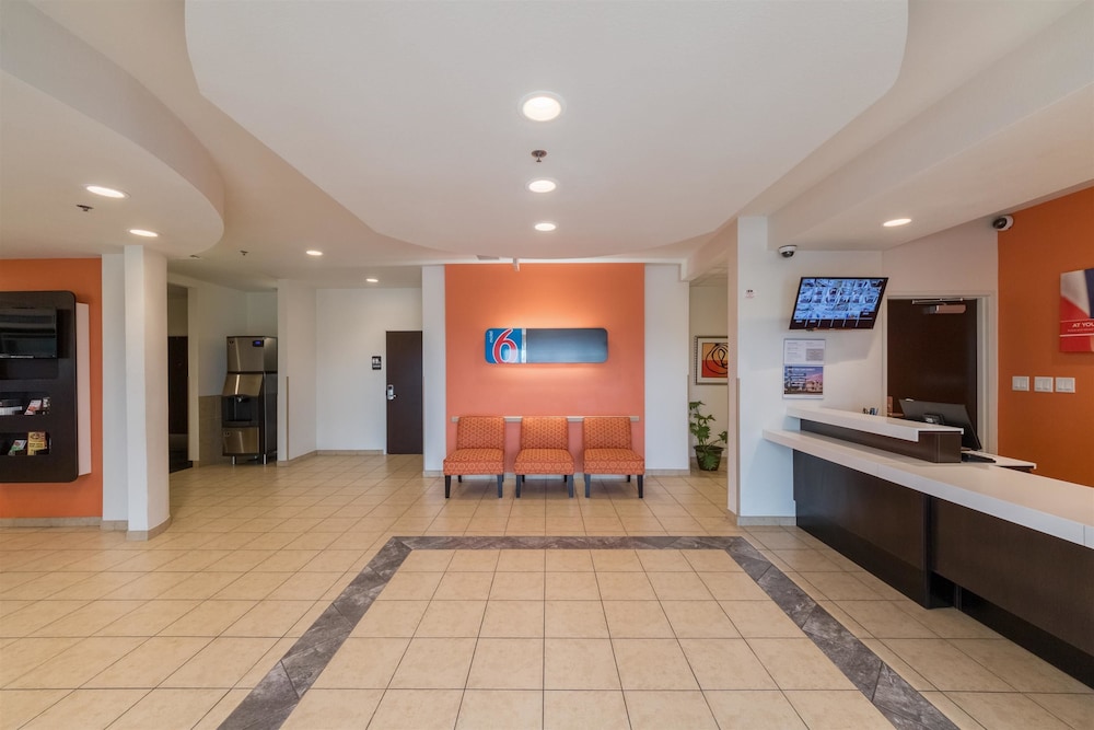 Motel6 Laredo, TX - Airport 7/66