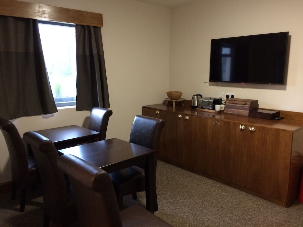 CROSSHILL HOUSE 14/23