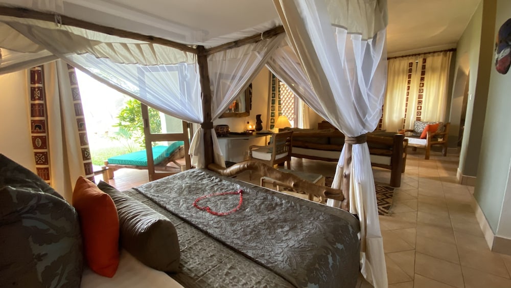 Pinewood Beach Resort and Spa 18/50