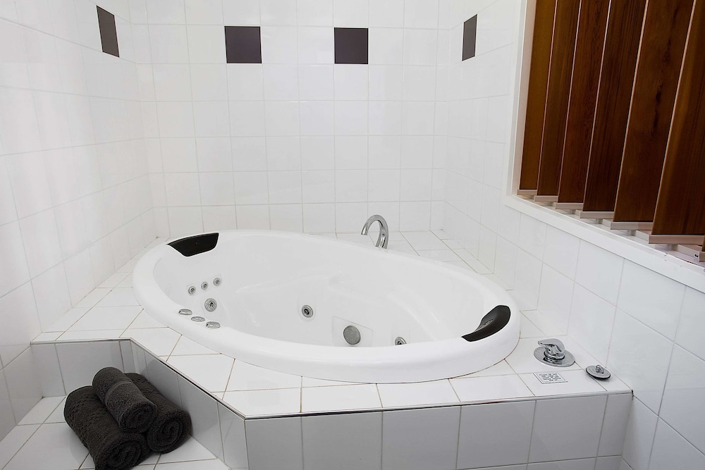 Comfort Inn On Raglan 34/39