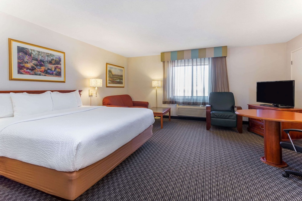 La Quinta Inn & Suites By Wyndham Chicago Gurnee 19/51