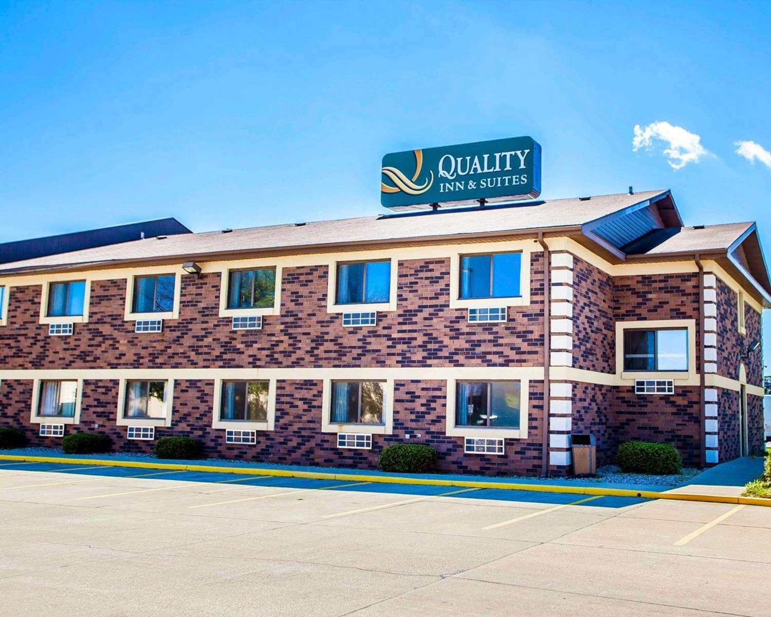 Quality Inn & Suites Champaign North - Urbana 4/23